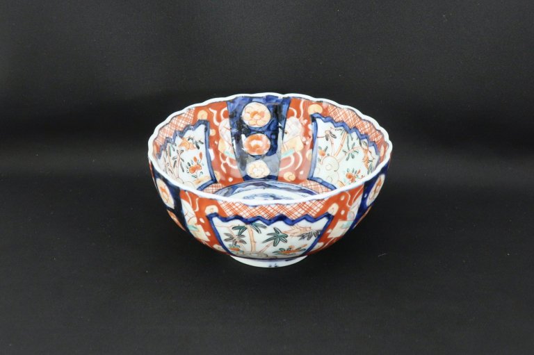 伊万里色絵菊花形中鉢 / Imari Polychrome Chrysanthemum-flower-shaped Bowl