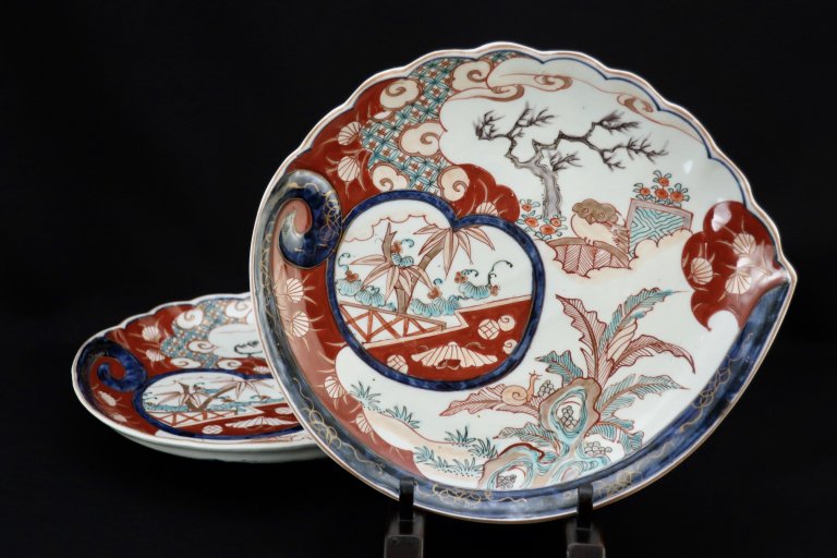 Τ滮 / Imari Shell-shaped Polychrome Plates. set of 2