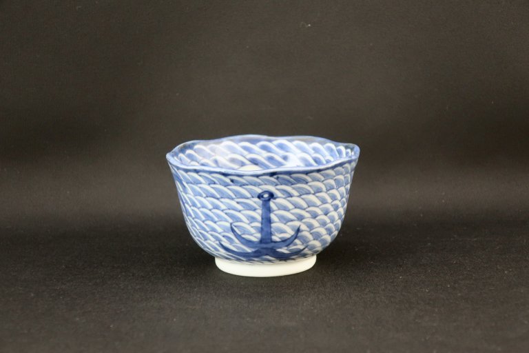 伊万里染付青海波錨文向付 / Imari Blue & White 'Mukoduke' Cup with the pattern of Waves and Anchors