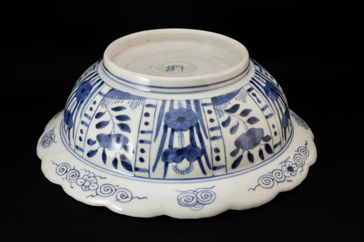 伊万里青磁染付輪花型大鉢 / Imari Large Celadon Blue & White 伊万里青磁染付輪花型大鉢 / Imari Large Celadon Blue & White