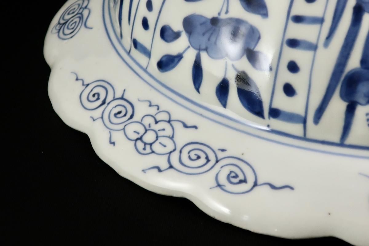 伊万里青磁染付輪花型大鉢 / Imari Large Celadon Blue & White
