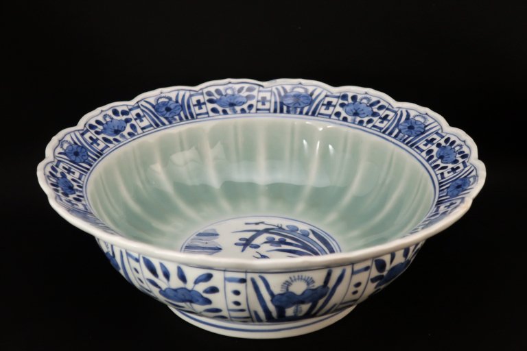 伊万里青磁染付輪花型大鉢 / Imari Large Celadon Blue & White Bowl
