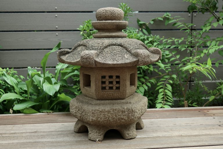 石灯籠 / Stone Lantern