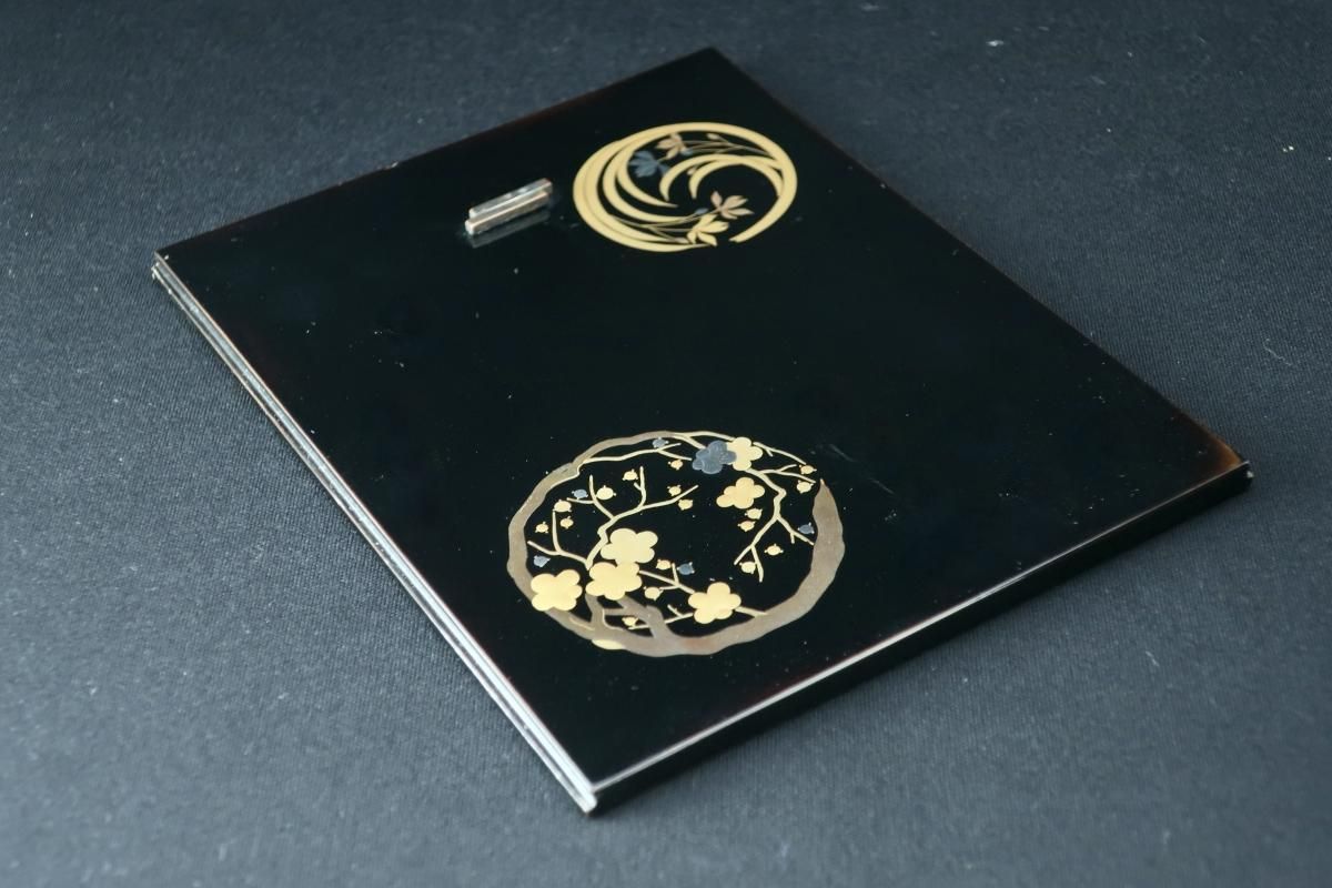 黒塗四君子蒔絵菓子箪笥 / Black-lacquered Sweet Box with