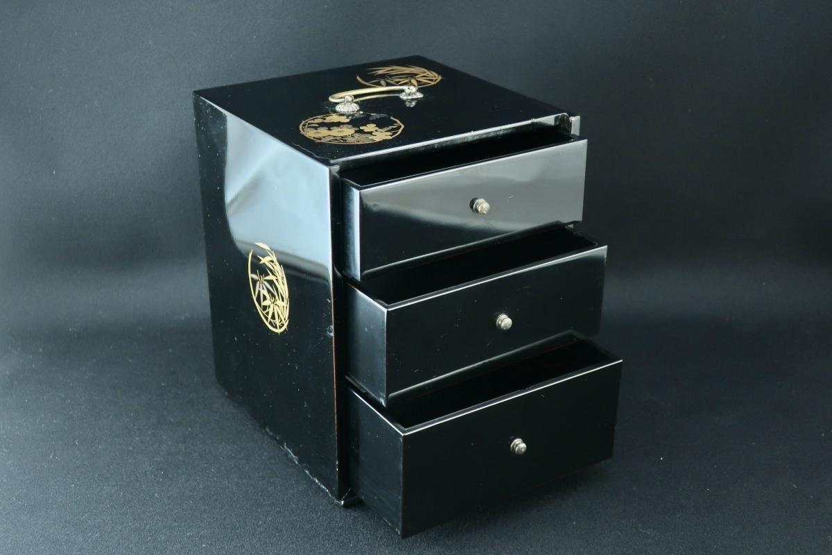 黒塗四君子蒔絵菓子箪笥 / Black-lacquered Sweet Box with