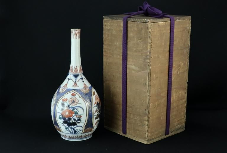 Τʸ / Imari Polychrome 'Sake' Bottle