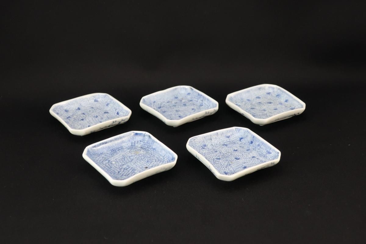 伊万里染付微塵唐草文角豆皿 五枚組 / Imari Small Square Blue u0026 White Plates set of 5 - OKURA  ORIENTAL ART / 大蔵オリエンタルアート