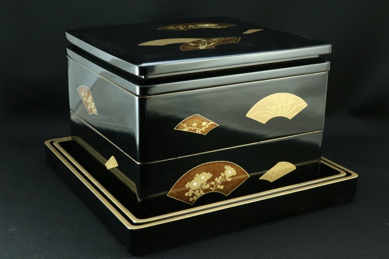 黒塗四君子扇面蒔絵重箱 / Black-lacquered 'Jubako' Food Boxes