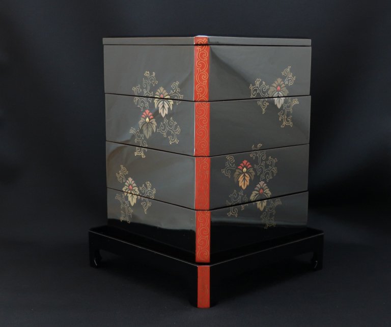 黒塗草花唐草蒔絵重箱（重台付） / Black & Red-lacquered 'Jubako' Food Boxes and Stand