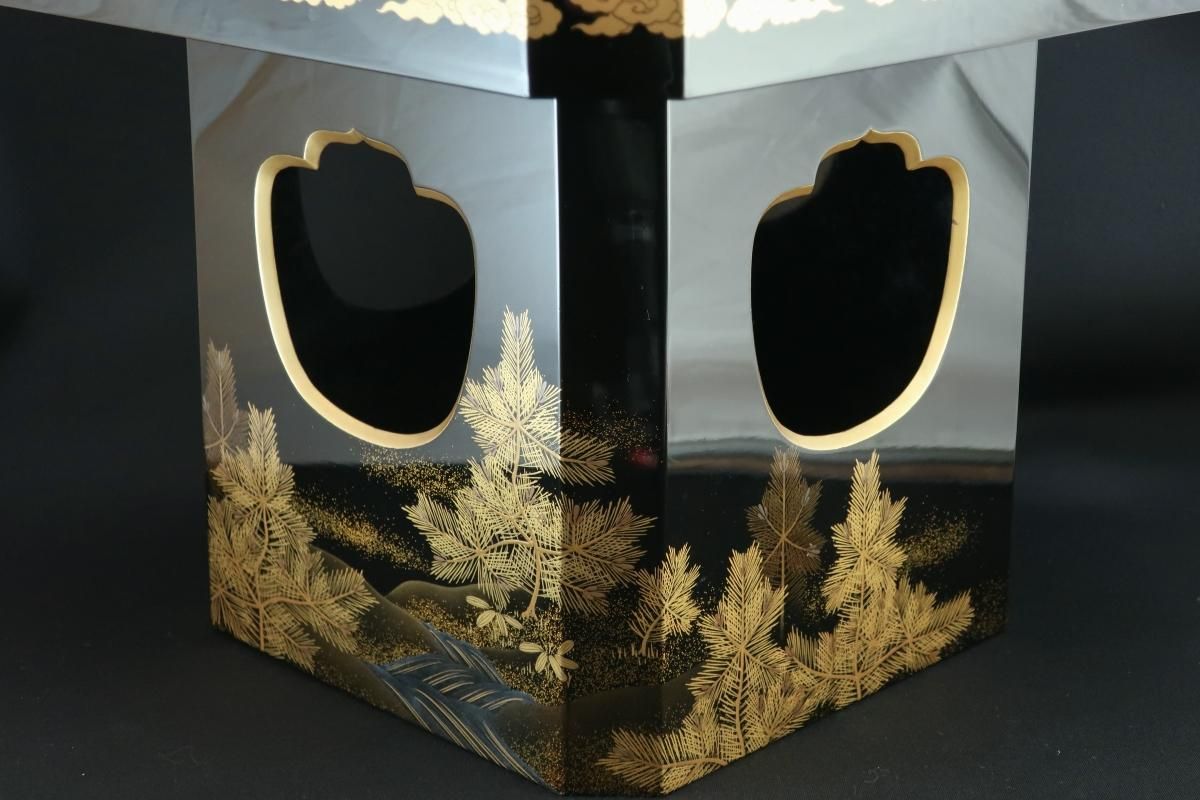 黒塗雲鶴松蒔絵三宝 / Black-lacquered 'Sanpo' Stand - OKURA 黒塗雲鶴松蒔絵三宝 / Black-lacquered 'Sanpo' Stand - OKURA