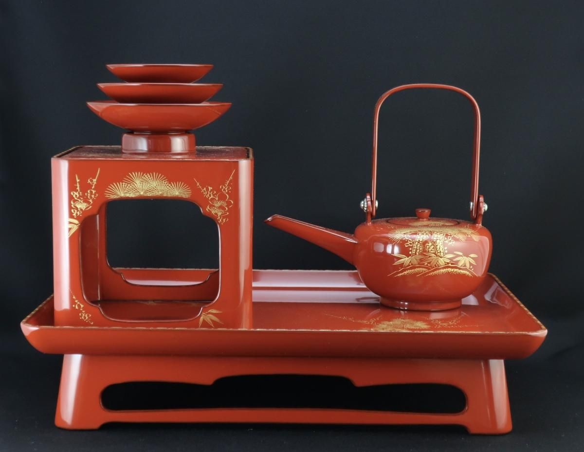 輪島塗沈金鶴亀松竹梅文屠蘇揃 / Red-lacquered 'Sake' Pourer Set