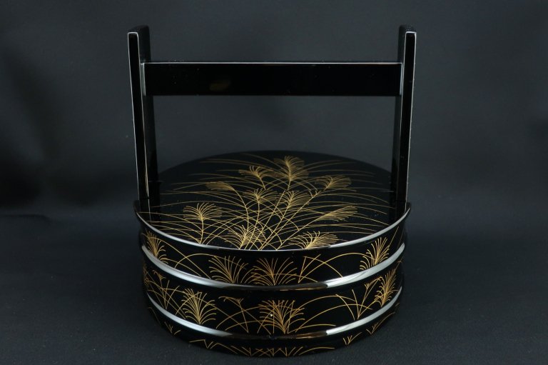 輪島塗黒塗芒蒔絵手桶形菓子器 / Black lacquered  'Teoke'-shaped Sweet Box with 'Makie' picture of Pampas grass