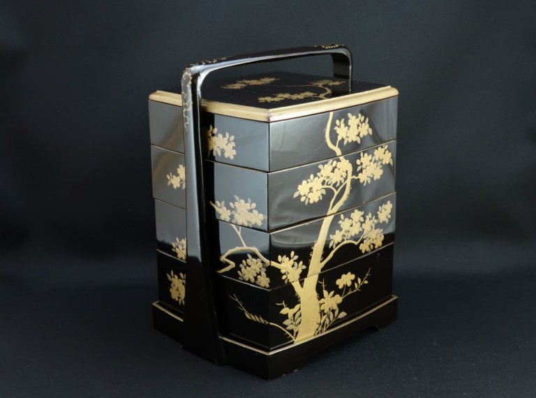黒塗内朱桜蒔絵手提重 / Black-lacquered ''Jubako' Food boxes with 'Makie' picture of Cherry blossoms