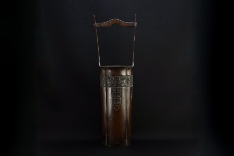 銅器手桶形花器 / Bronze Bucket-shaped Flower Vase