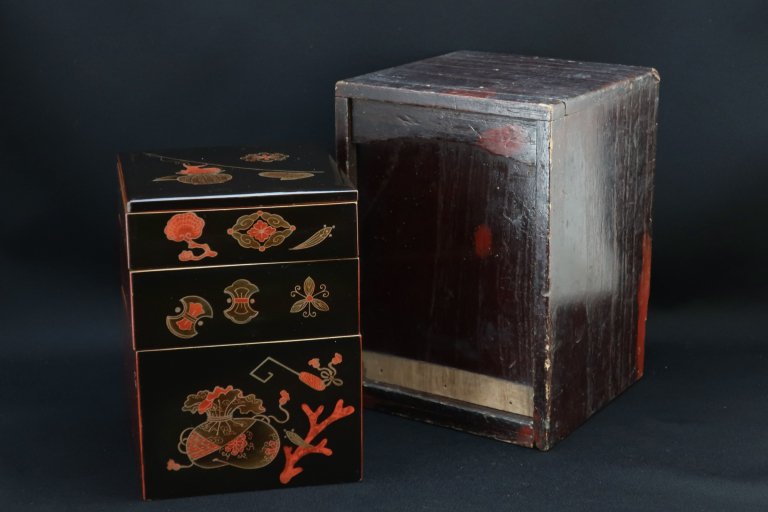 吉宝尽蒔絵重箱 / Small Laquered  'Jubako'  Boxes with 'Makie' Picture of Happy Motives