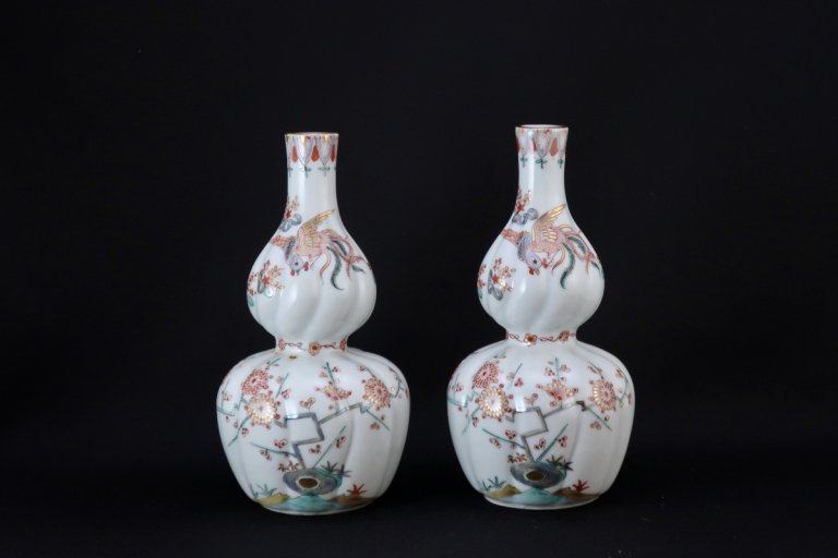 色絵瓢箪形柿右衛門様式花鳥文徳利　一対 / Gourd-shaped 'Kakiemon' Styled Sake Bottels  1 pair