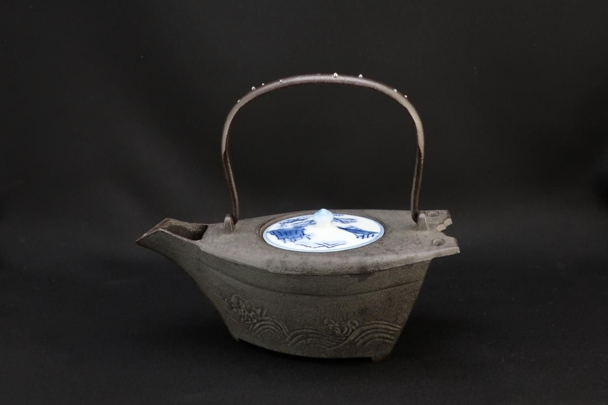 釜師菊地政光作 舟形銀象嵌燗鍋 替蓋（銀）有 / Iron Sake