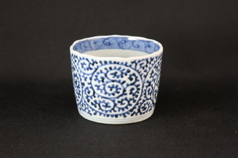 伊万里染付蛸唐草文大蕎麦猪口 / Imari Large Blue & White Soba Cup with the pattern of 'Takokarakusa'