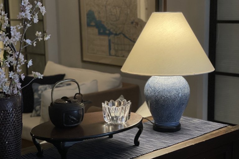 伊万里染付蛸唐草文壺テーブルランプ / Table Lamp of Imari Blue & White Pot