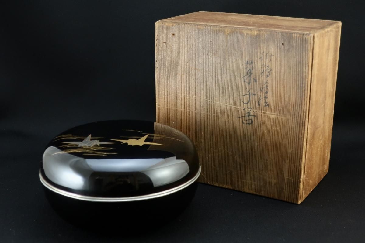 折鶴蒔絵黒塗菓子器 / Black-lacquered Sweet Box with 'Makie