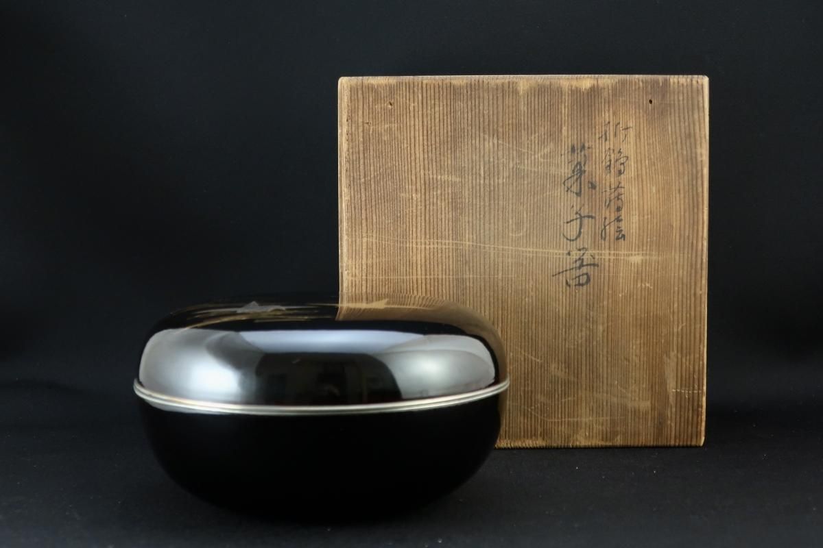「折鶴＆松」朱漆小膳 20客 アンティーク 折鶴蒔絵黒塗菓子器 / Black-lacquered Sweet Box with 'Makie