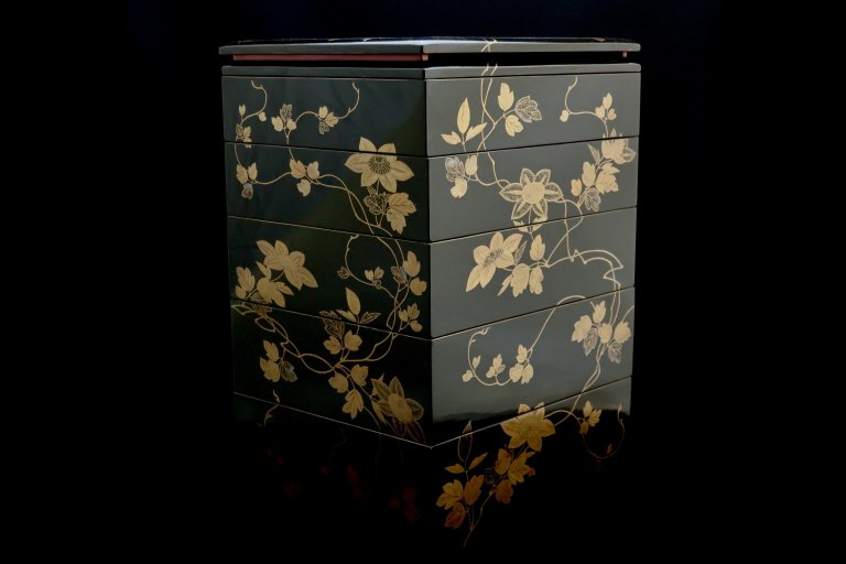 Ŵ缬Ȣ / Black-lacquered 'Jubako' food Boxes with 'Makie' picture of Clematis