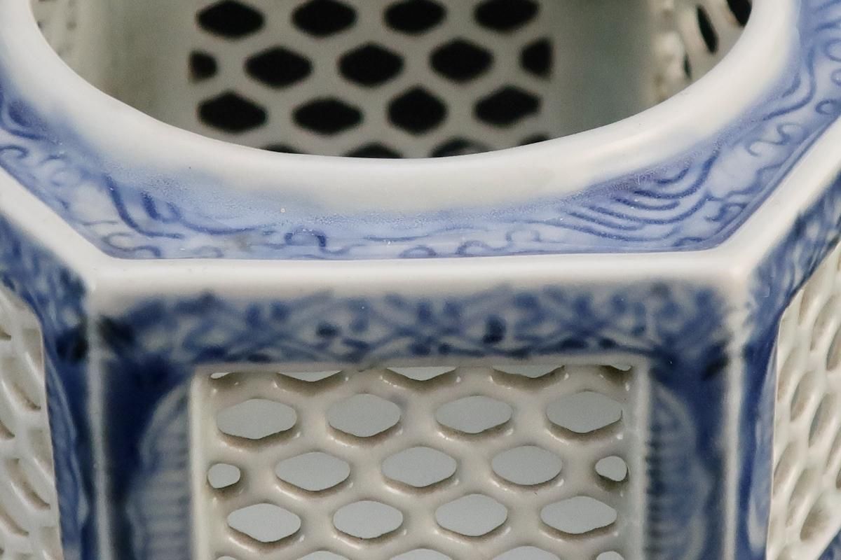 伊万里染付六角透かし盃台(淡)/ Imari Hexagonal Blue & White 伊万里染付六角透かし盃台(淡)/ Imari Hexagonal Blue & White