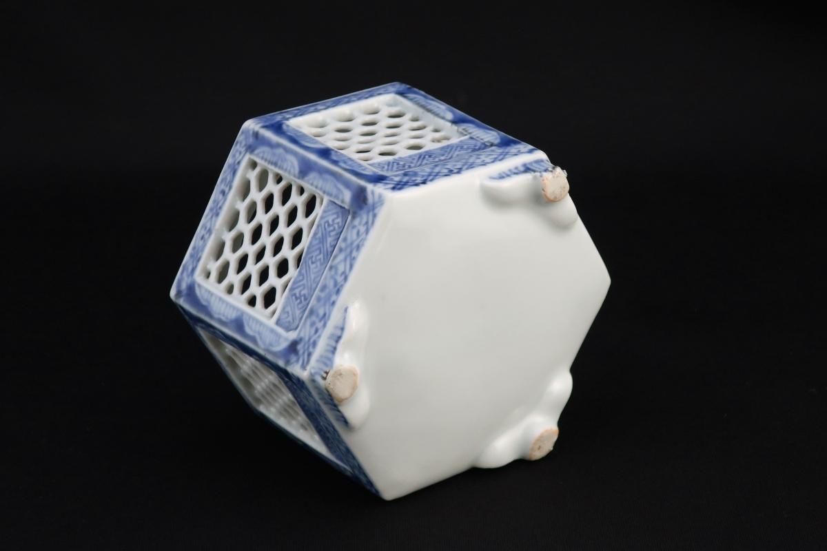 伊万里染付六角透かし盃台(淡)/ Imari Hexagonal Blue & White 伊万里染付六角透かし盃台(淡)/ Imari Hexagonal Blue & White