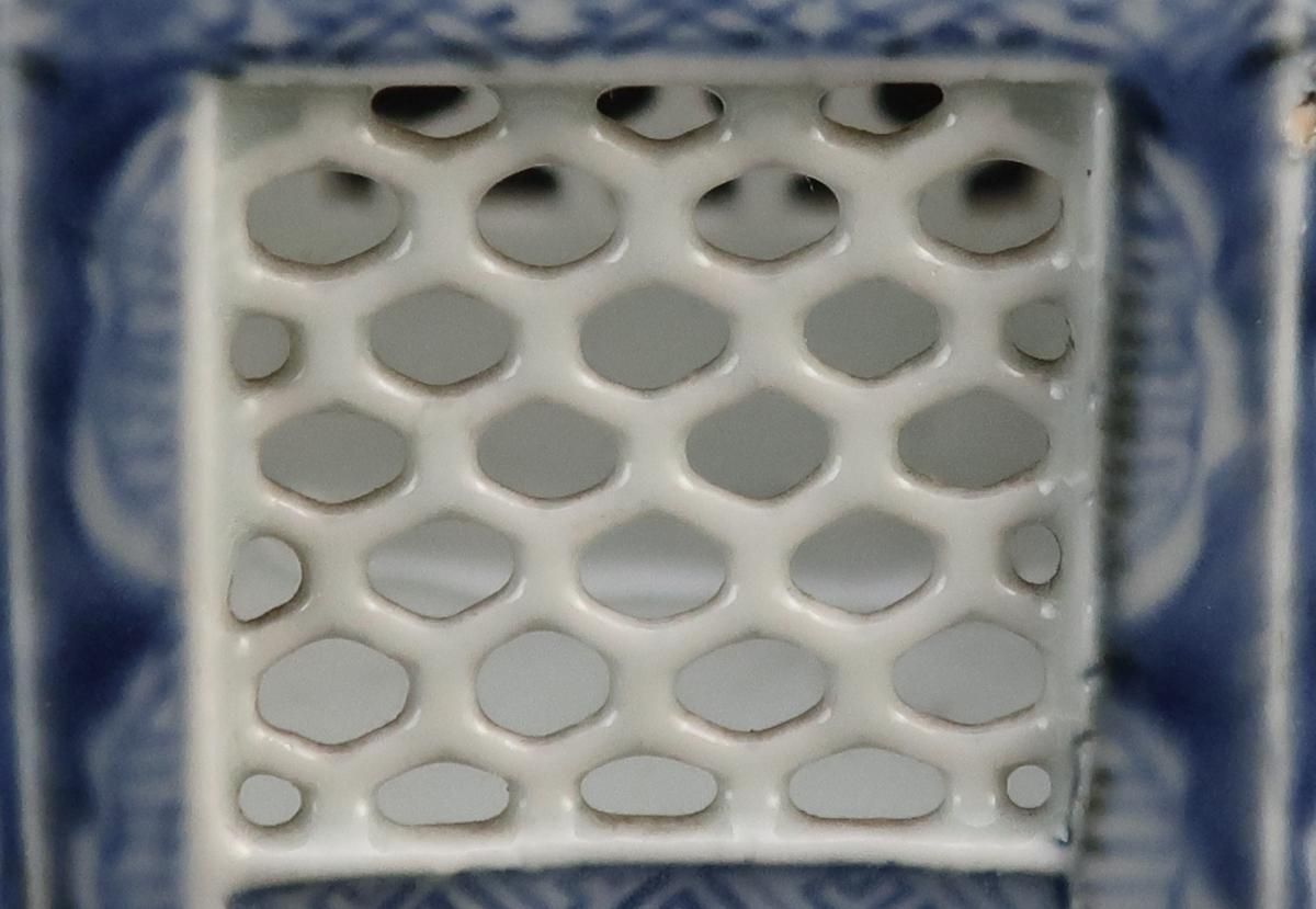 伊万里染付六角透かし盃台(淡)/ Imari Hexagonal Blue & White 伊万里染付六角透かし盃台(淡)/ Imari Hexagonal Blue & White