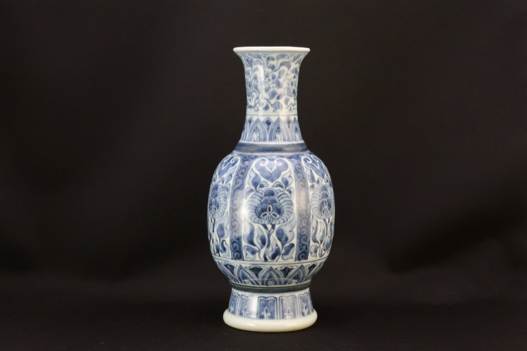 ղ / Chinese Blue & White Flower Vase