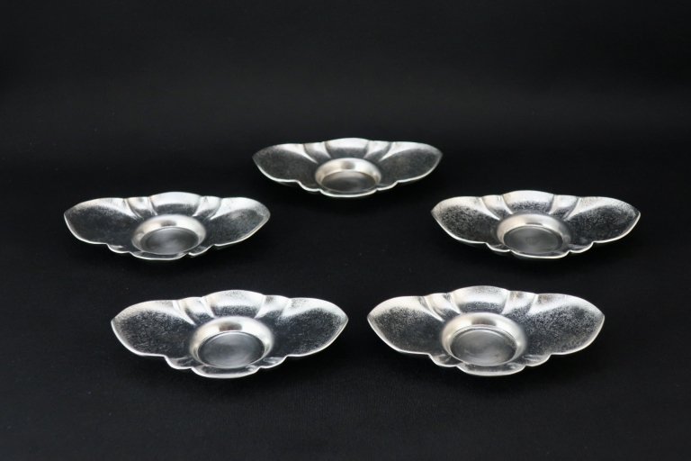 񡡸 / Small Pewter Tea Cup Saucers  set of 5