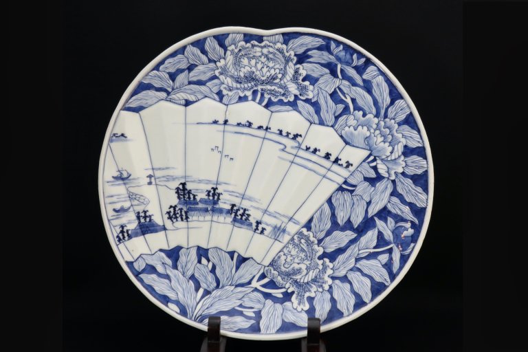 Τ̲ðʸѷ绮 / Imari Large Blue & White Plate with the picture of Peonies and Fan