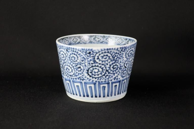 伊万里染付蛸唐草文大蕎麦猪口 / Imari Large Blue & White Soba Cup with the pattern of 'Takokarakusa'