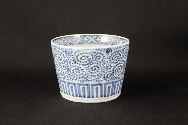 伊万里染付蛸唐草文大蕎麦猪口 / Imari Large Blue & White Soba Cup with the pattern of 'Takokarakusa'