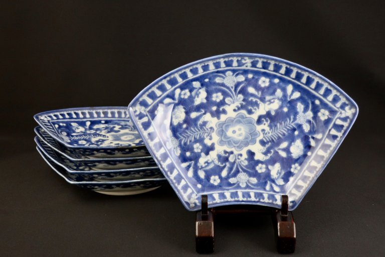 伊万里染付草花金魚文扇面形皿　五枚組 / Imari Fan-shaped Blue &White Plates  set of 5