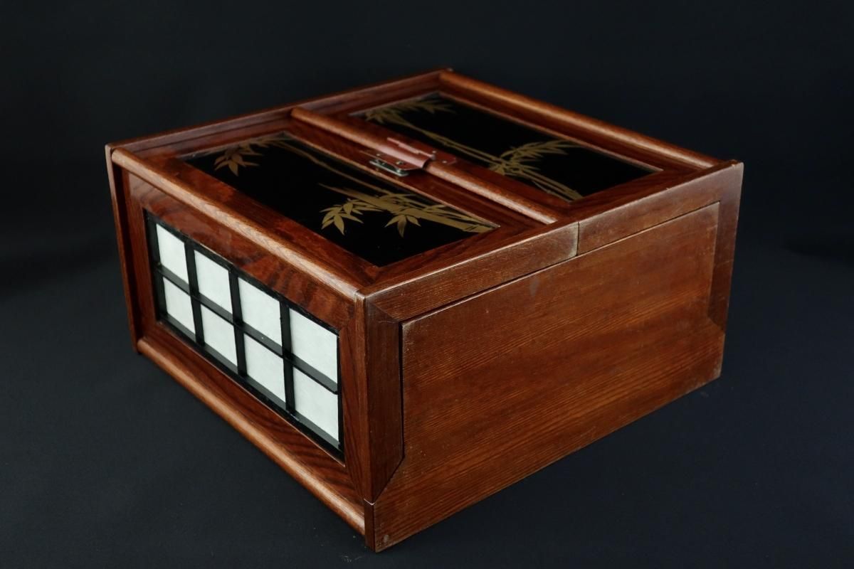 竹蒔絵弁当箱 / 'Bento' Set in the lacquered Box with 'Make
