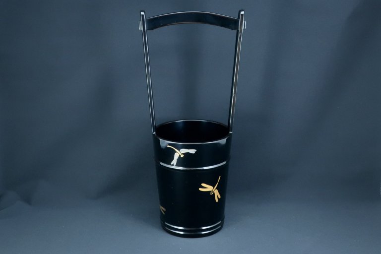 手桶形勝虫蒔絵花生 / Black-lacquered Bucket-shaped Flower Vase with 'Make' picture of Dragonflies