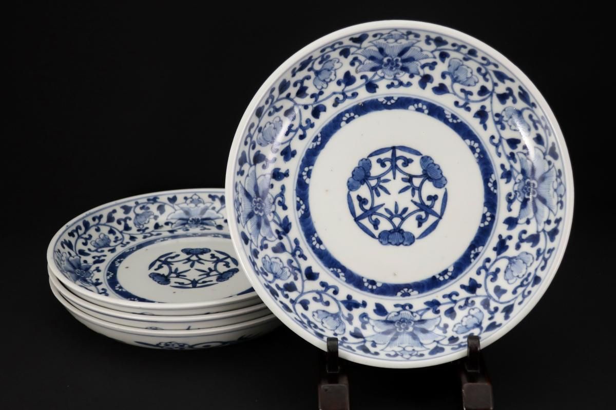 伊万里染付花唐草文七寸皿 四枚組 / Imari Blue u0026 White Plates set of 4 - OKURA ORIENTAL ART  / 大蔵オリエンタルアート