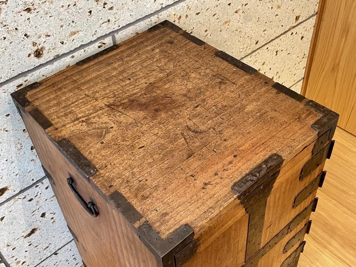 総桐行商（背負）箪笥 / Peddler's Paulownia Chest - OKURA