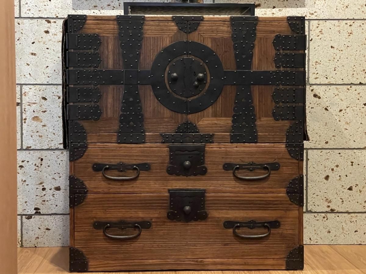 明治　箪笥　総桐 アンティーク家具 ☆明治時代 総桐観音開き時代箪笥(桐箪笥、桐