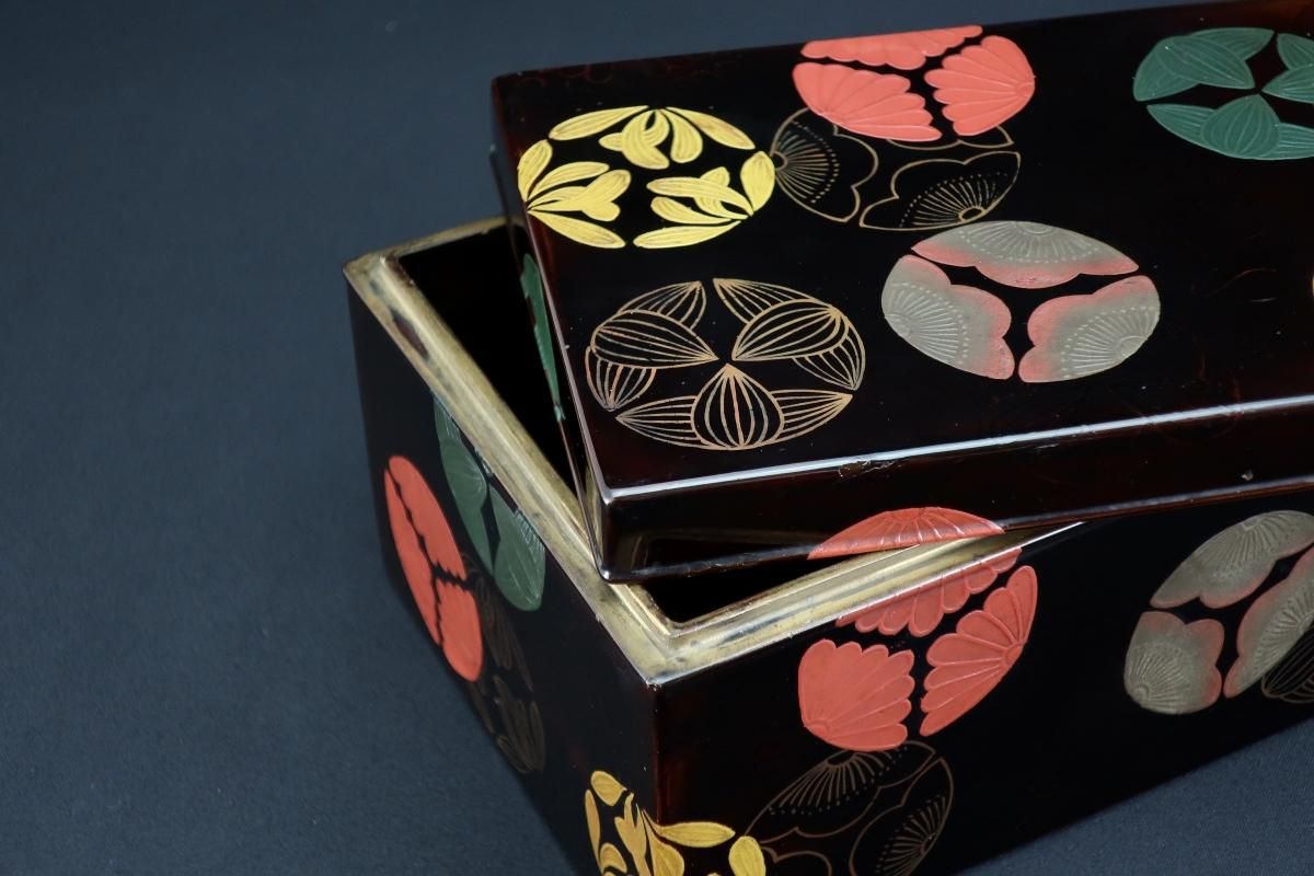 茶道具　黒漆　蒔絵　茶箱　織部茶碗　棗など　八点　一式　袱紗付　V　R7442 茶道具 黒漆 蒔絵 茶箱 織部茶碗 棗など 八点 一式 袱紗付 V