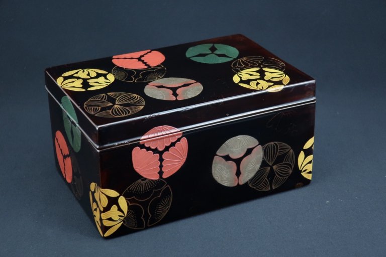 黒塗草花丸文蒔絵茶箱 / Black-lacquered 'Chabako' Tea ceremony Tool Box
