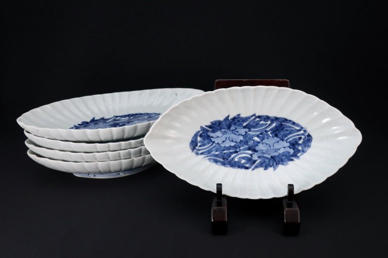 伊万里染付牡丹文菊花舟形皿　五枚組 / Imari Blue & White Boat-shaped Bowls  set of 5