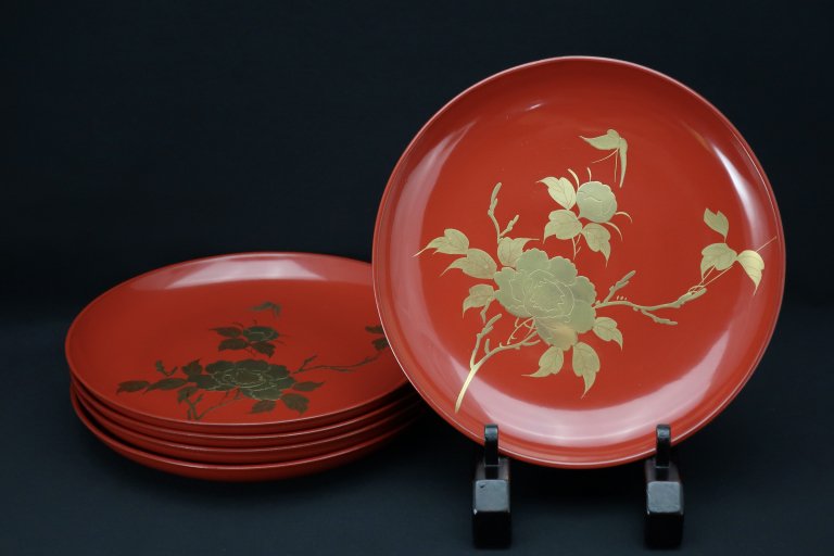 朱塗牡丹蒔絵七寸皿　五枚組 / Red-lacquered Plates with 'makie' picture of Peonies  set of 5