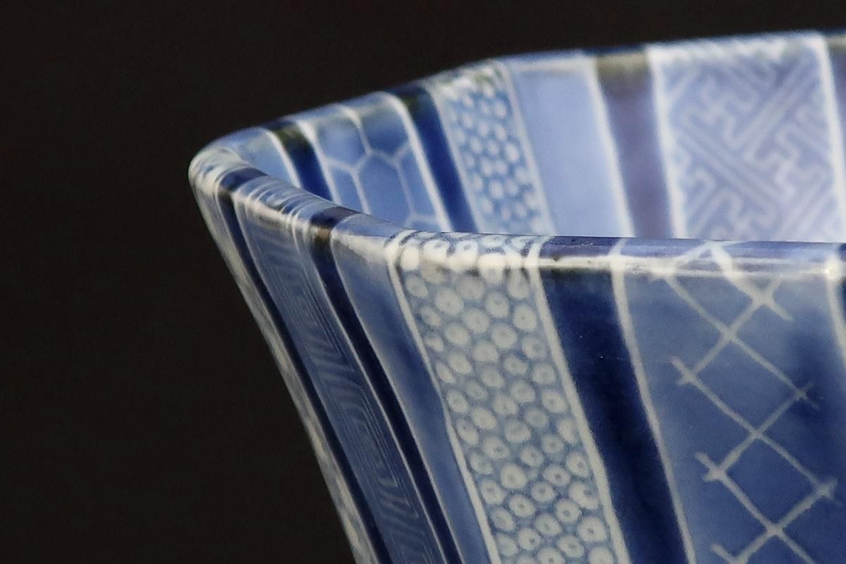 伊万里染付亀の図幾何学文八角鉢 / Imari Octagonal Blue
