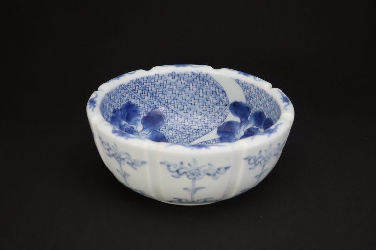 Τղðʸȭ / Imari Blue & White Bowl with the picture of Peony