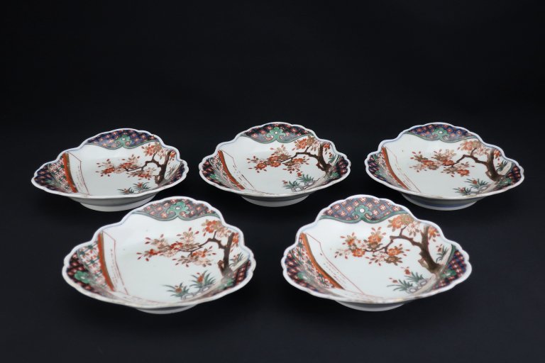 Τʸá / Imari Triangle Plates with the picture of Sakura  set of 5