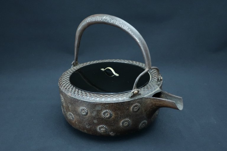 ŴԾʸɳĸ / Iron Sake Pourer with Black-lacquered Lid