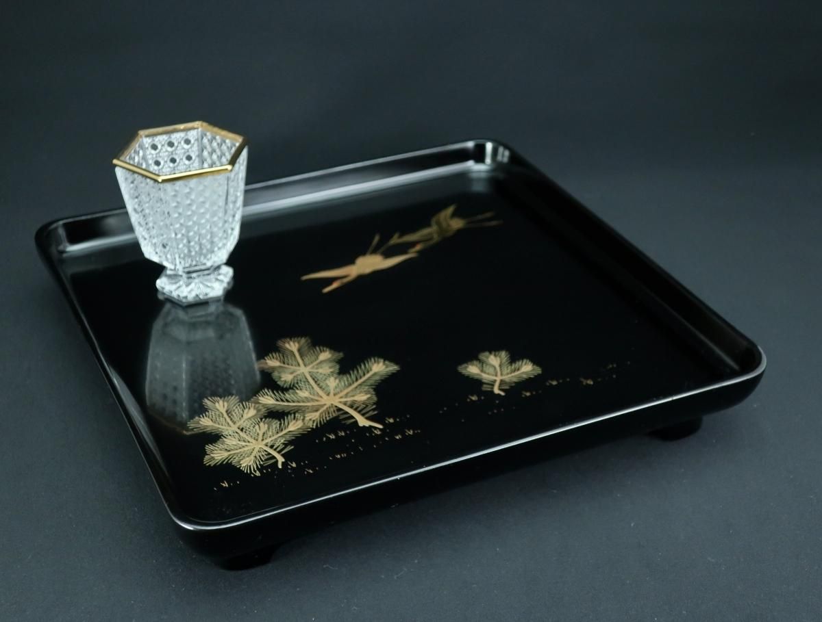 黒塗鶴松蒔絵吸物膳 二枚組 / Black-lacquered Trays with