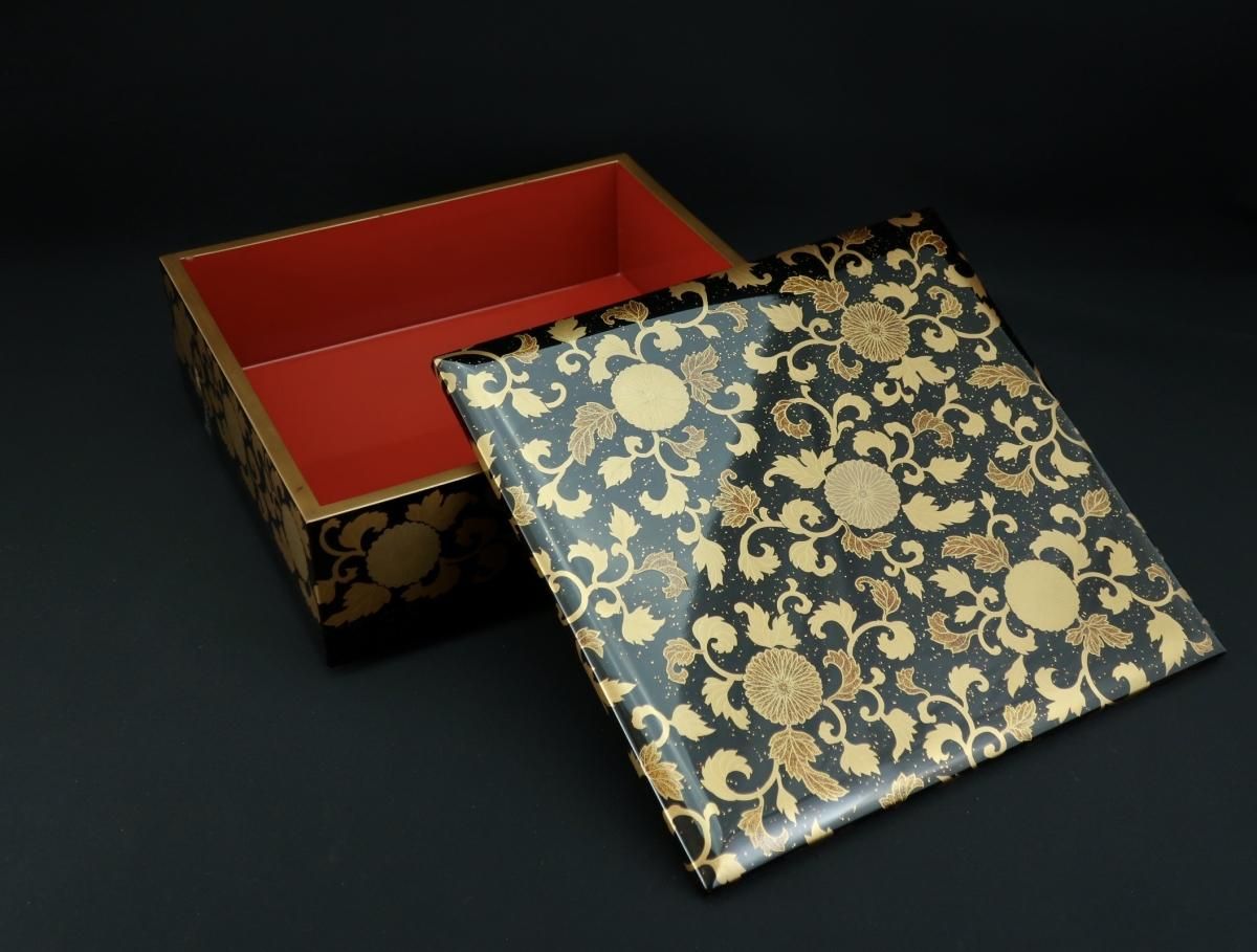 輪島塗蒔絵重箱(重台付) / Wajima 'Jubako' Food Boxes and 輪島塗蒔絵重箱(重台付) / Wajima 'Jubako' Food Boxes and